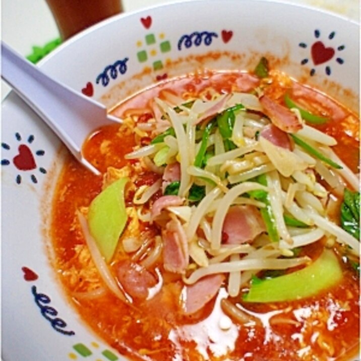 トマトとたっぷり野菜の酸辣湯麺 サンラータンメン レシピ 作り方 By ろんどんてるふぃー 楽天レシピ
